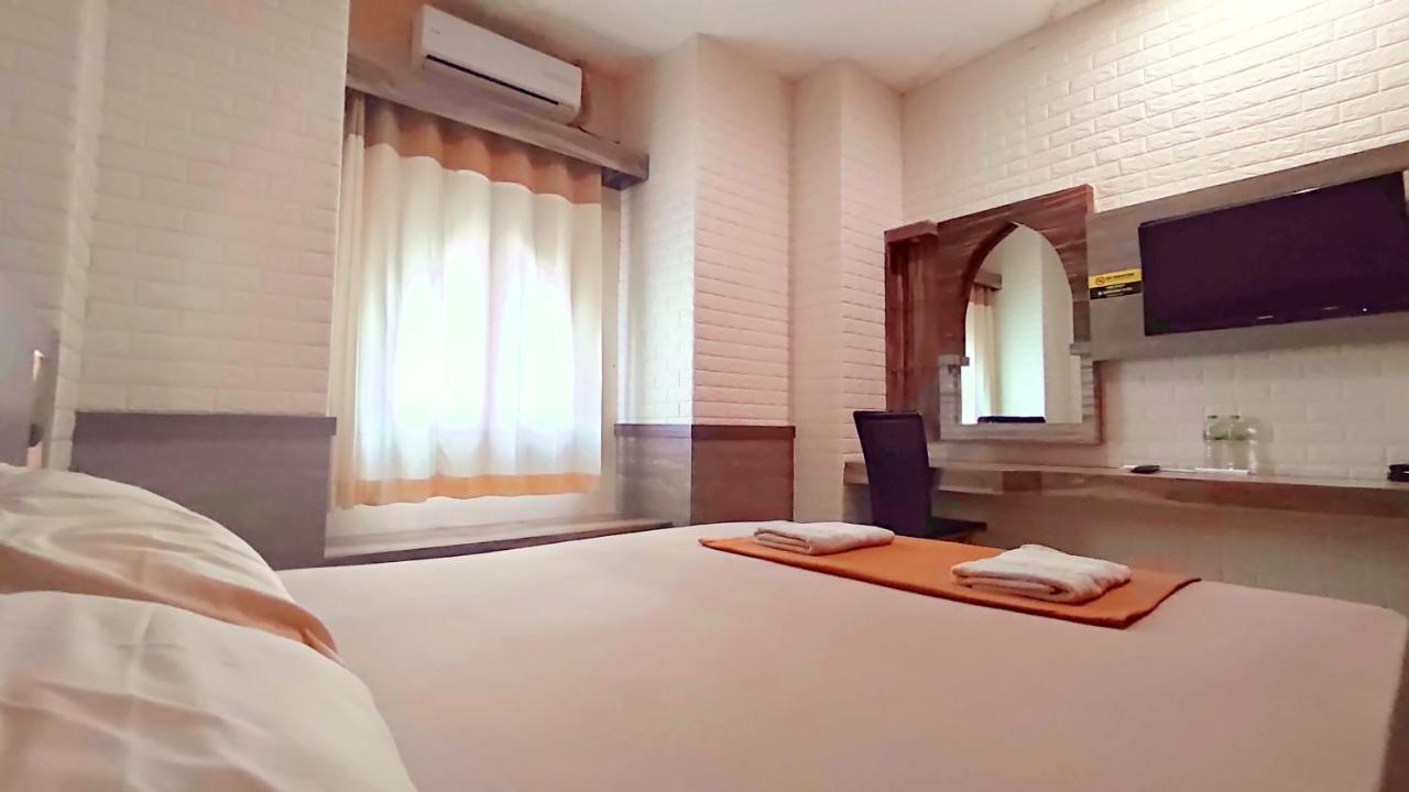 Hotel Syariah Larismanis Semarang Kültér fotó